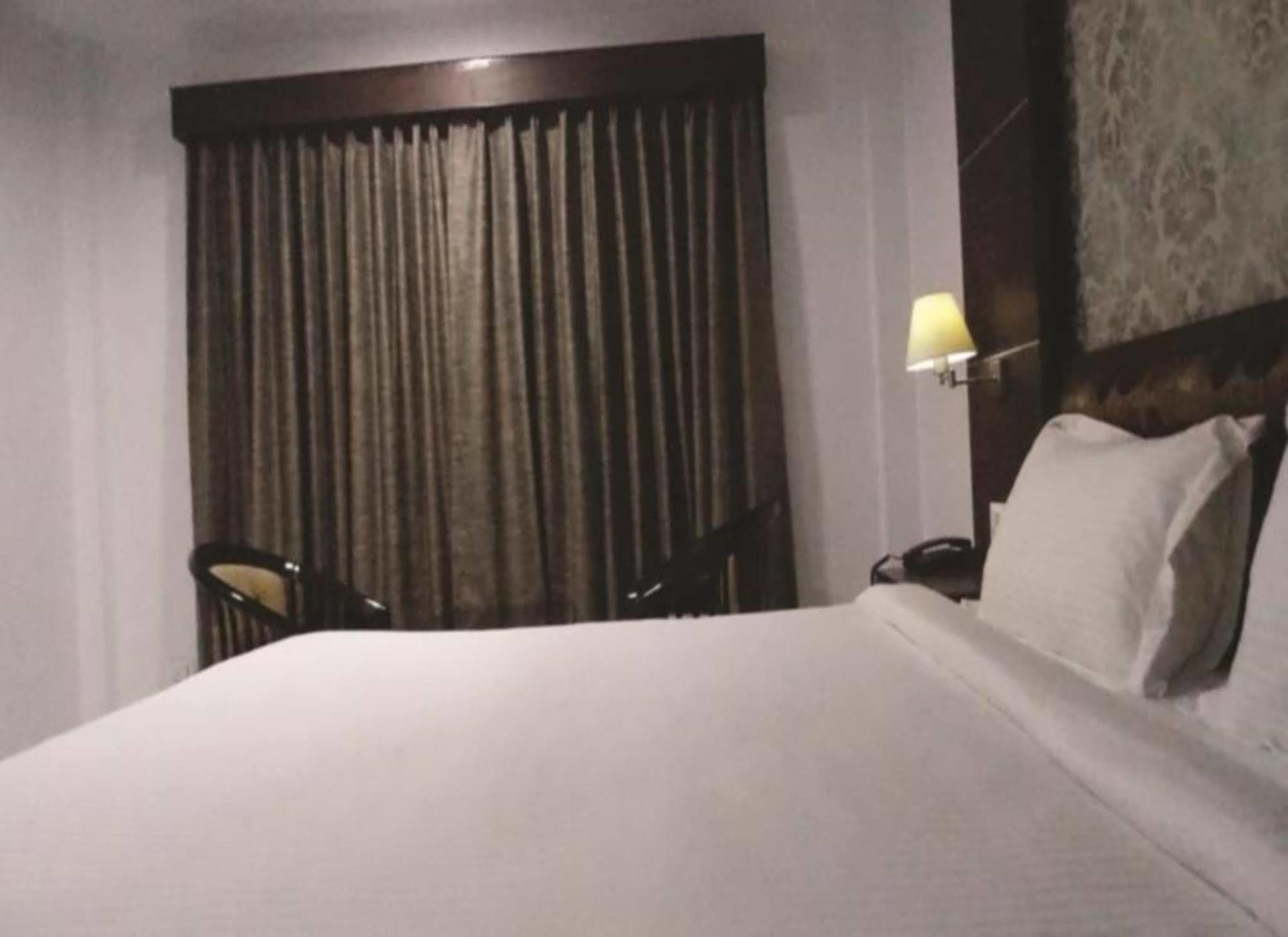 Airport City Hotel Calcutta  Esterno foto