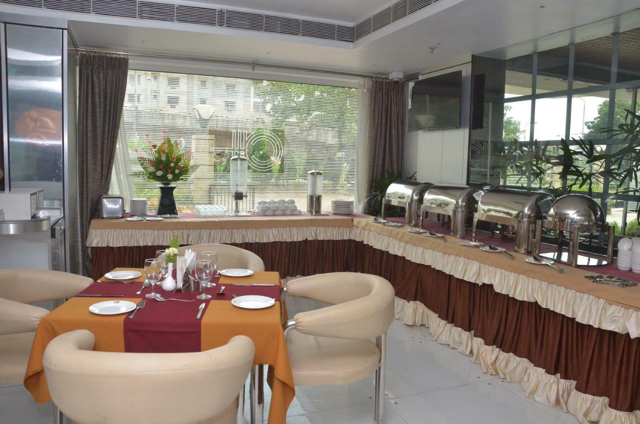 Airport City Hotel Calcutta  Esterno foto