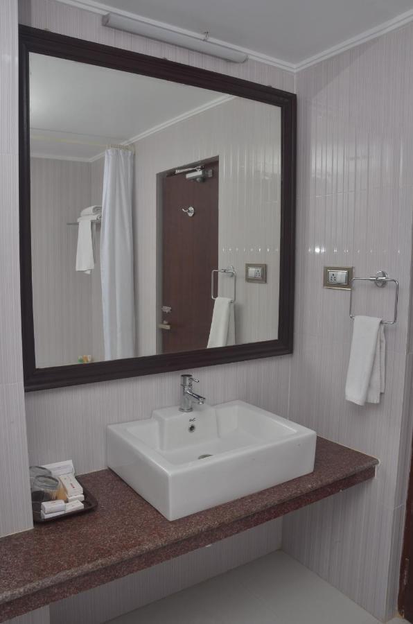 Airport City Hotel Calcutta  Esterno foto